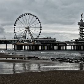 Scheveningen pier in 2016 with ferris wheel. The Hague. in color by Groothuizen Foto Art