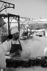 eettentje op het Djemaa el Fna  van Gonnie van de Schans