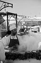 Eine Snack-Bar auf dem Platz Djemaa el Fna in Marrakesch von Gonnie van de Schans Miniaturansicht