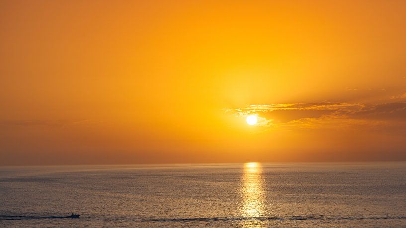 oranje zonsondergang van Jonathan van Rijn