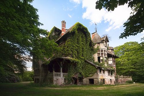 Haus voller Geheimnisse – Villa im Wald, Belgien.