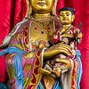 Guanyin met Kind – De Bodhisattva van Mededogen en Vruchtbaarheid van Hilda Weges