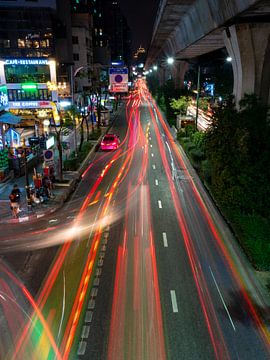 Bangkok Light Trails Night Scene van Urban Photo Lab