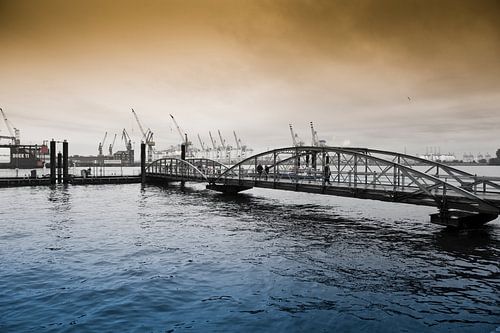 Hamburg - Zicht op de haven in de avond