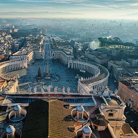 Lever du soleil sur la place Saint-Pierre, Cité du Vatican, Rome, Italie sur Sebastian Rollé - travel, nature & landscape photography