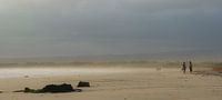 Strand met dreigende lucht van Jos van Ooij thumbnail