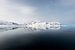 De ultieme reflectie van een gletsjer op Spitsbergen van Gerry van Roosmalen