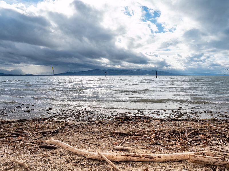 Plage du lac de Constance à Lindau avec un paysage de nuages par Animaflora PicsStock