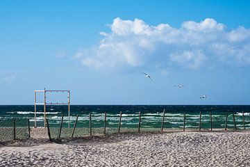 Strand an der Ostseeküste in Warnemünde von Rico Ködder