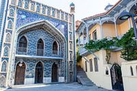 Facade van de kleurrijke Juma Moskee in Tbilisi, Georgië