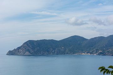 Uitzicht over de kustlijn van Corniglia van Mark Scholten