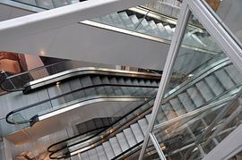 Roltrappen by Peter Mooij