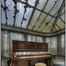Old Piano von Kurt Dendooven