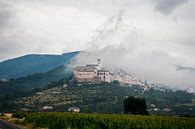 Assisi in de wolken van Jim van Iterson thumbnail