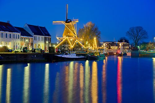 Hafen von Harderwijk mit blauer Stunde von Gerard de Zwaan