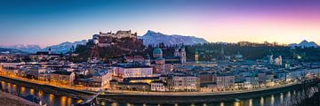 Salzburg in de avond - Panorama van Martin Wasilewski