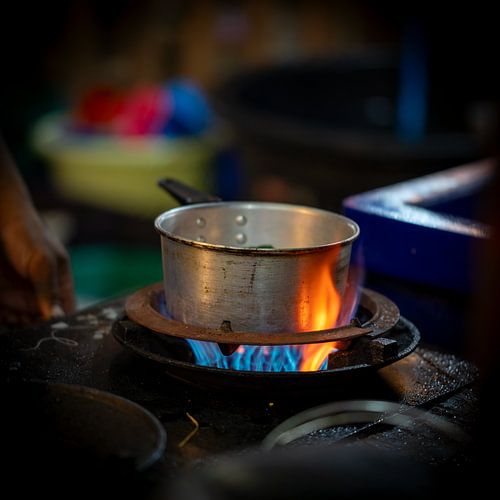 Flamme et poêle : la cuisine de rue en action