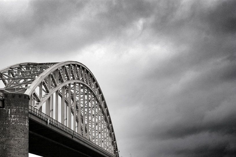 waalbrug by Teun Gerritsen