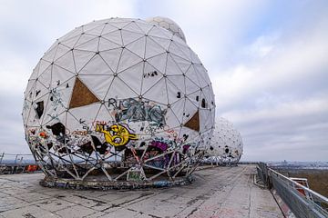 The iconic radar domes by Easycopters