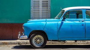 Un oldtimer bleu à La Havane, Cuba