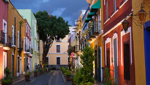 Bunte Straße in Mexiko