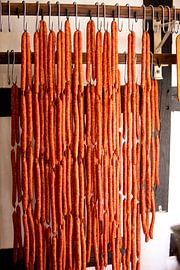 Vers gerookte Mettwurst aan de haak van Harald Schottner