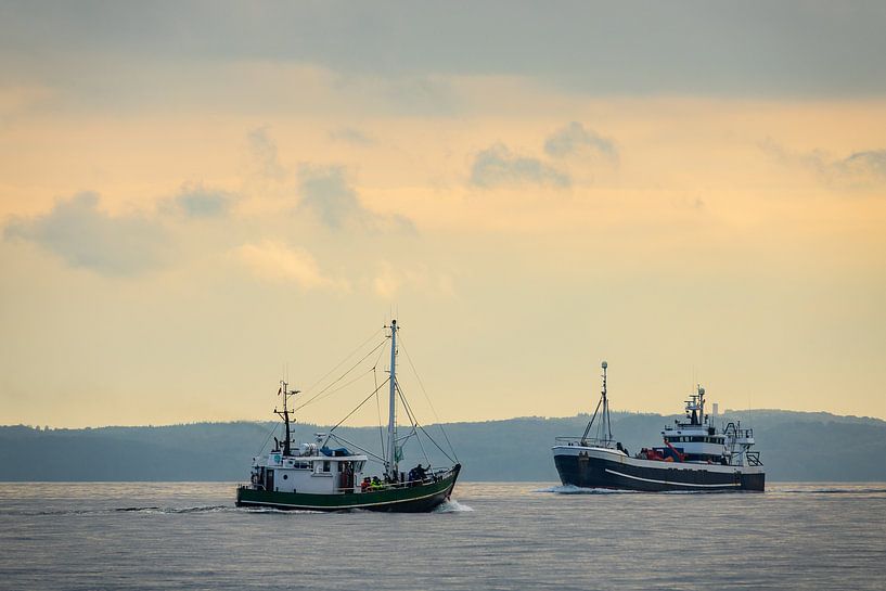Schiffe auf der Ostsee vor der Insel Rügen von Rico Ködder
