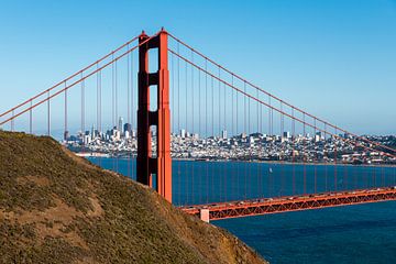 Golden Gate Bridge met San Francisco Skyline Californië VS van Dieter Walther