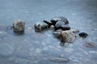 Rotsen in het water van Karijn | Fine art Natuur en Reis Fotografie thumbnail