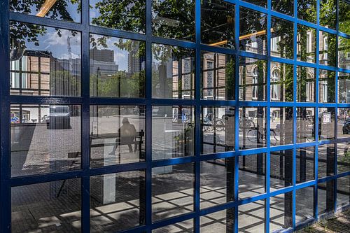 Das Plein in Den Haag reflektiert