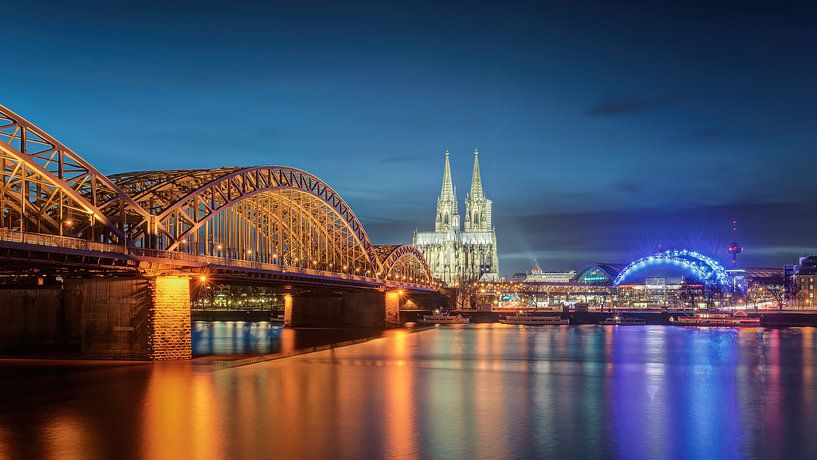 Nacht in Köln Panorama von Michael Valjak