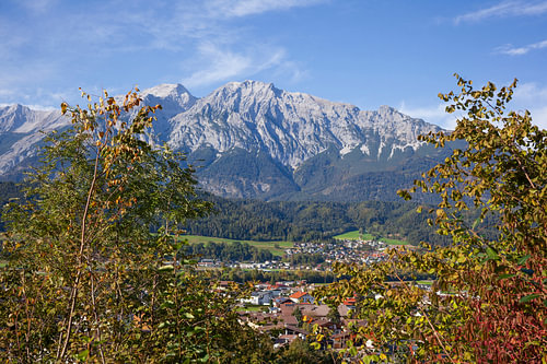 Karwendelgebirge und Wald mit Inntal , Volders, Tirol, Österrei