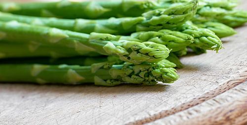 le vert frais comme ingrédient dans une cuisine