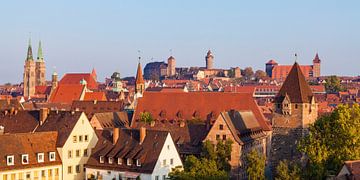 Altstadt von Nürnberg mit der Kaiserburg von Werner Dieterich