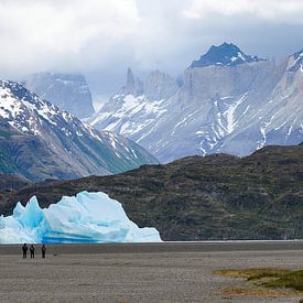 IJsberg in Torres del Paine National Park van Arjen van den Broek