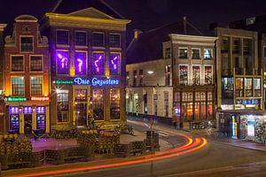 Grote Markt in Groningen bei Nacht mit Lichtspur