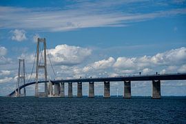 Stilte onder de Storebæltsbrug van Gerry van Roosmalen