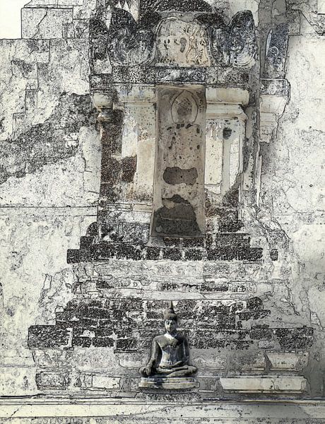 Kleine boeddha voor de tempel, monochroom van Rietje Bulthuis