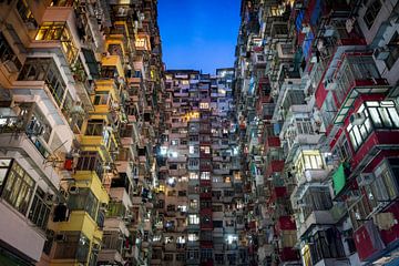 Quarry Bay Monster Building Hongkong von Lex van Lieshout