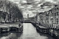 De Weerdsluis in Utrecht met de Domtoren op de achtergrond. van André Blom Fotografie Utrecht thumbnail