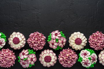 Paarse bloemen cupcakes