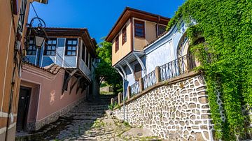 Kleurrijk straatje in de oude stad van Plovdiv, Bulgarije