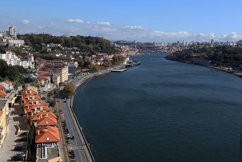 Porto by Hello Pompoyo
