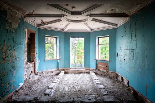 Salle bleue abandonnée.