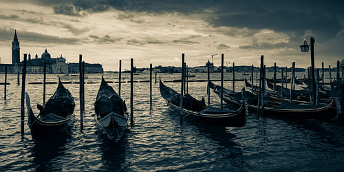 Gondels in Venetië