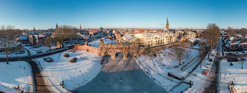 Berkelruine in de sneeuw van Maarten Zeehandelaar