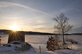 Sonnenuntergang am gefrorenen See in Schweden von Fotos by Jan Wehnert