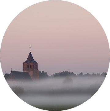 Martinuskerk gehuld in mist van LiemersLandschap