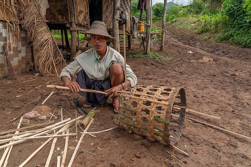 Myanmar: Mandenmaker (Nyaungshwe Township) van Maarten Verhees