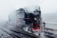 Railway with  steam and fog van Oliver Henze thumbnail